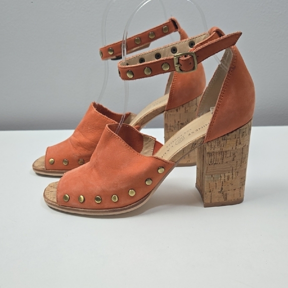Chinese Laundry Orange and Tan Heels with Chunky Block Heel - Picture 6 of 9